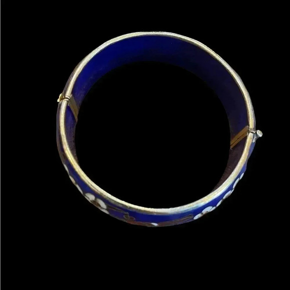 Blue Enamel Floral Vintage Bangle with Hinge Opening - Picture 2 of 10